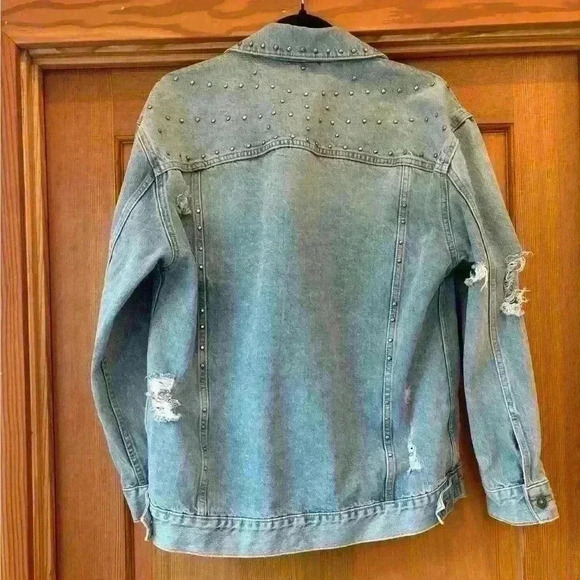 Free People Women’s Oversized Distressed Denim Jacket. Size small. - Picture 5 of 9